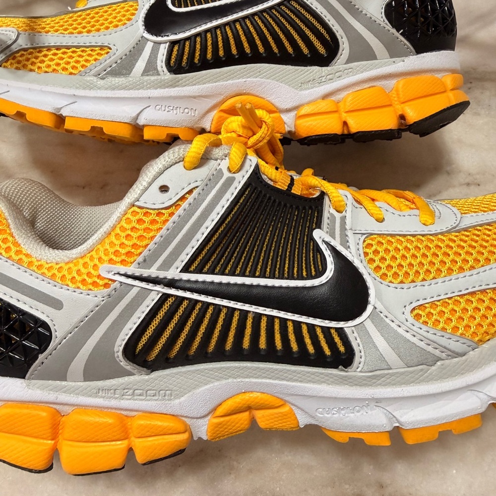 Nike Zoom Vomero 5 - Picture 3 of 15